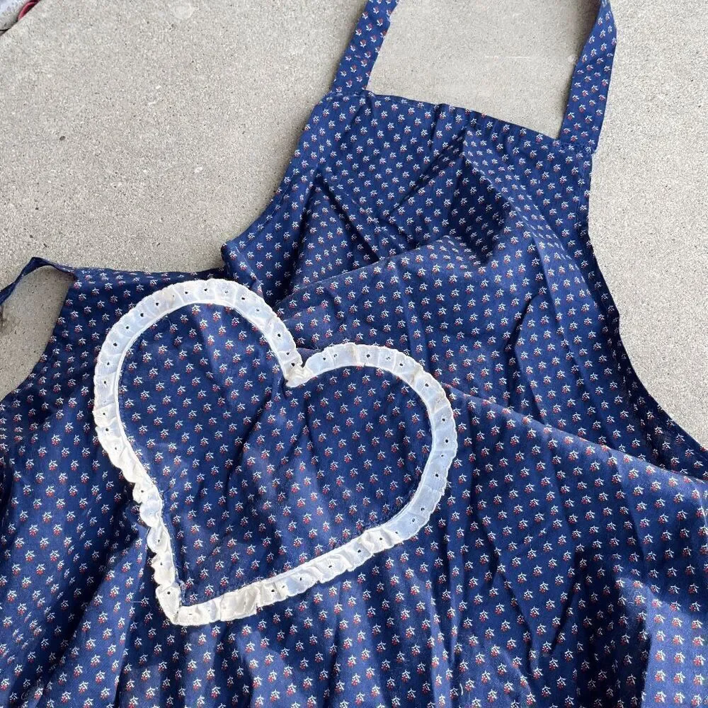 Charming Handmade Cottagecore Heart Pocket Apron, Valentine's Gift